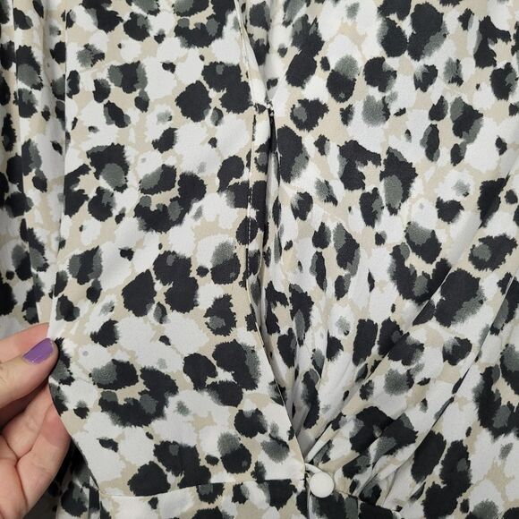 Cabi Rosette blouse 5898 black white all over print wrap style top size medium - Picture 6 of 8